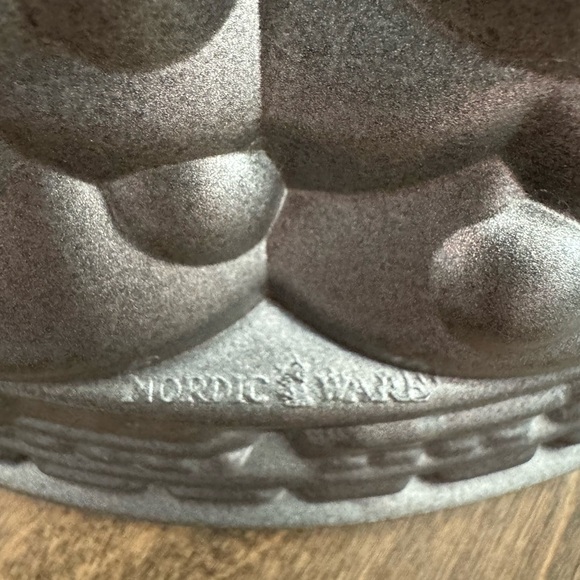 Nordic Ware Holiday Tree Cast Aluminum Bundt Pan 10 cup Capacity Made in the USA - Picture 7 of 10